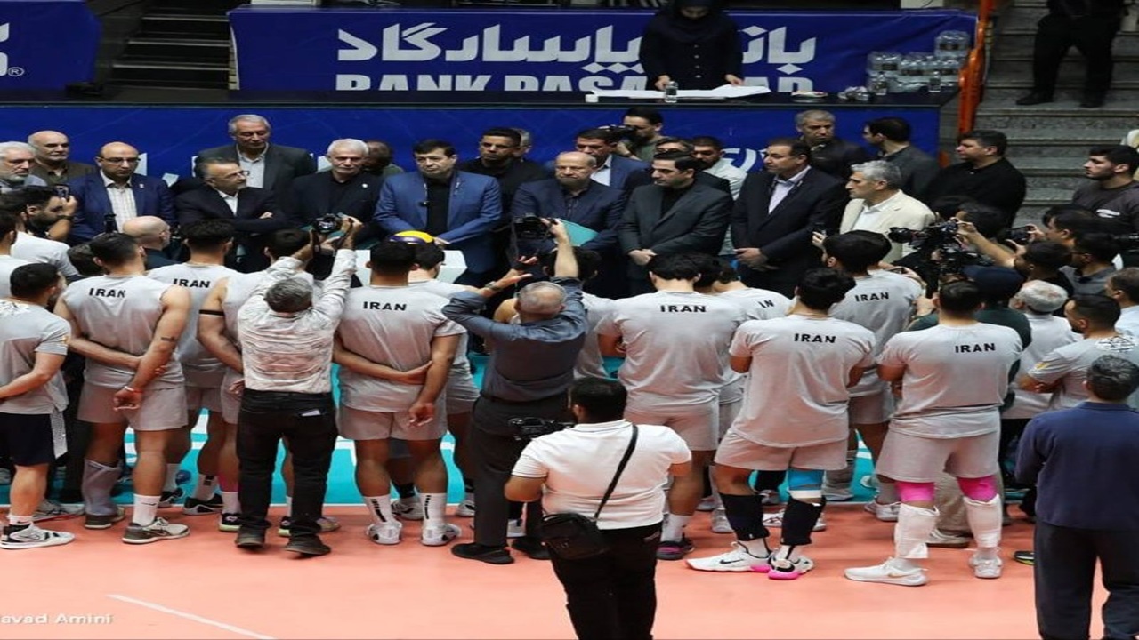 رونمایی از ۱۴ ملی&zwnj;پوش والیبال در حضور دنیامالی