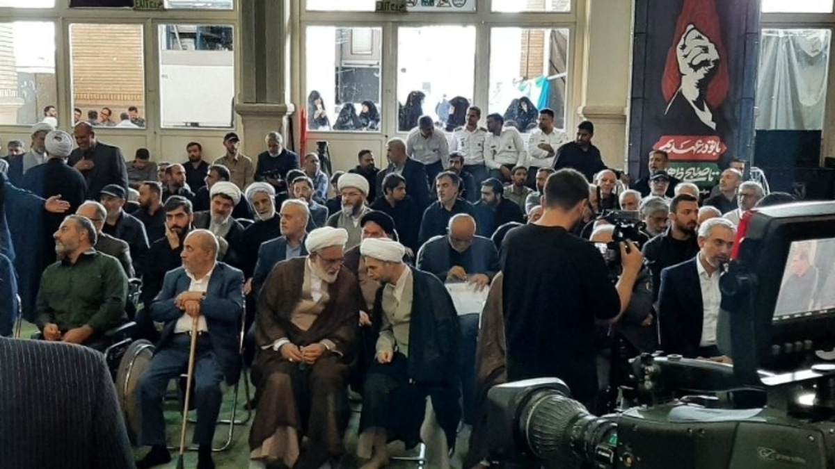 باشگاه خبرنگاران -آیین بزرگداشت چهلم «آقای شهید ایران»؛ اهتزار پرچم خونخواهی در مصلای تهران