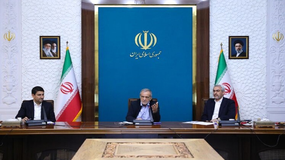 باشگاه خبرنگاران -مسعود پزشکیان: دریافت هرگونه خدمت در کشور منوط به ارائه کد پستی و کد ملی می‌شود