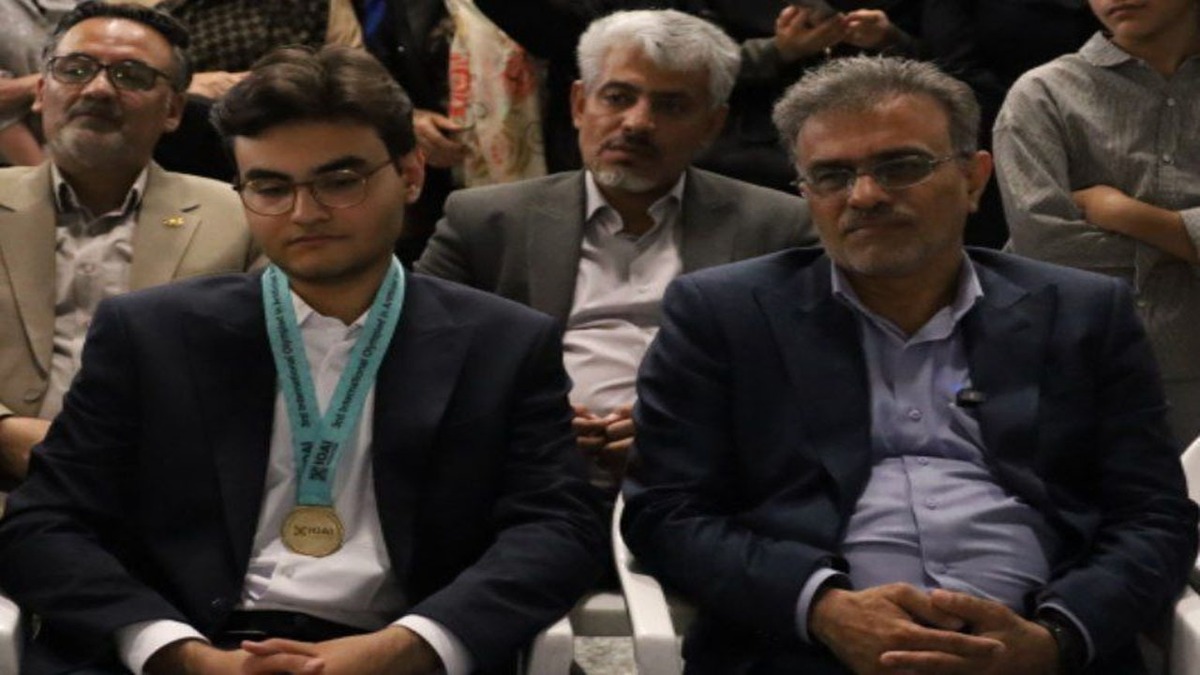 باشگاه خبرنگاران -دانش آموز نخبه فارسی مشاور مدیرکل آموزش و پرورش فارس در هوش مصنوعی شد