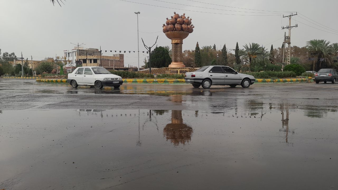 بارش&zwnj;های رگباری در خاش؛ شهردار: شهروندان از حضور در حاشیه رودخانه&zwnj;های سیلابی خودداری کنند +فیلم و تصاویر