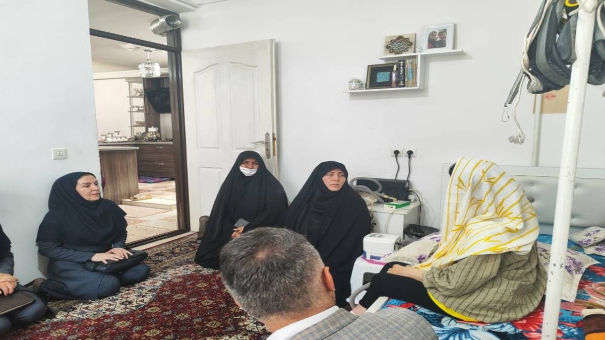 باشگاه خبرنگاران -از تخت بیماری تا عروسک‌بافی؛ دختر کارآفرین توانخواه ارومیه در مسیر چرخه حمایت‌های رفاهی