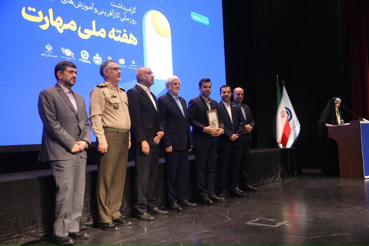 باشگاه خبرنگاران -مدیرعامل شرکت نفت ستاره خلیج فارس مورد تقدیر وزیر کار قرار گرفت