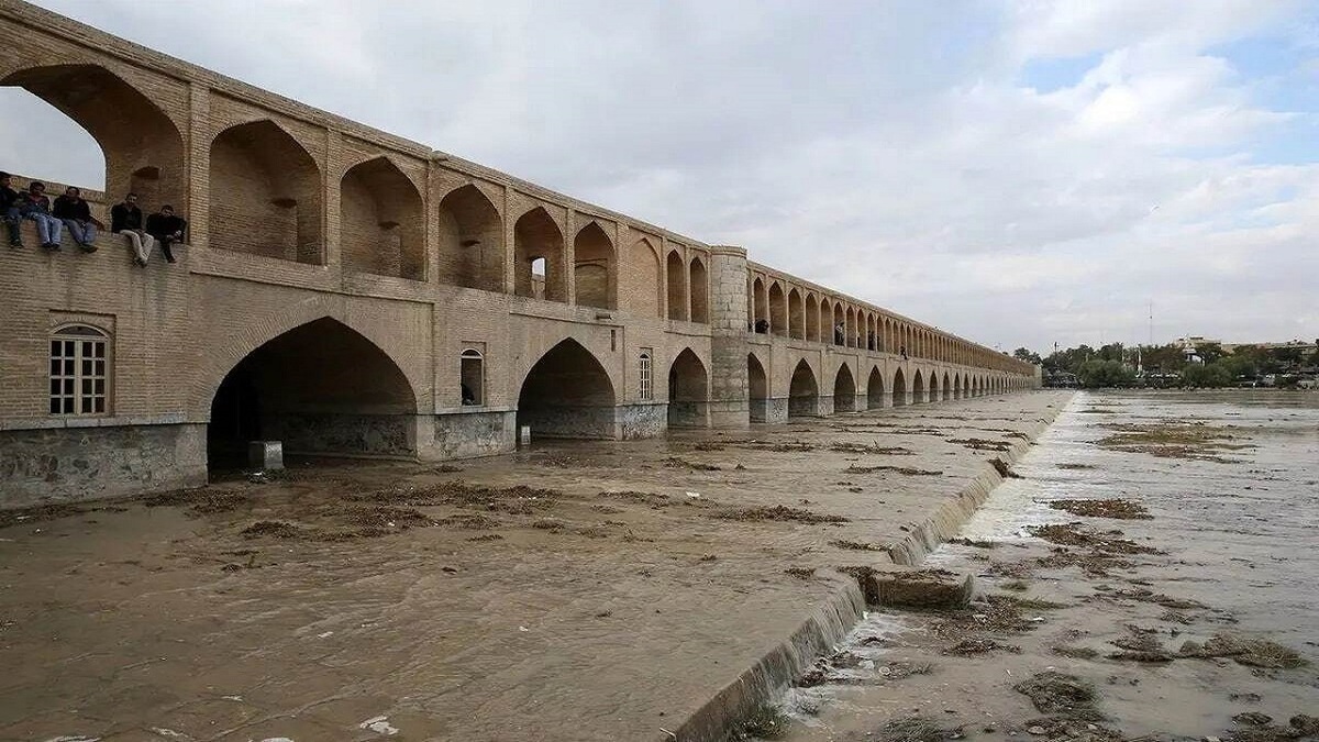 باشگاه خبرنگاران -پشه‌های مزاحم ، مهمانان ناخوانده زاینده رود شدند