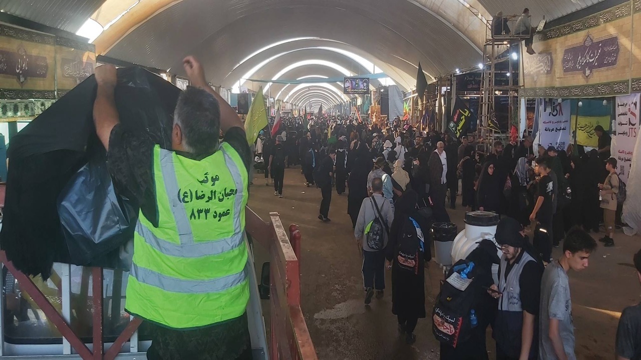 تداوم خدمت‌رسانی شبانه‌روزی خادمان موکب محبان‌الرضا (ع) در عمود ۸۳۳