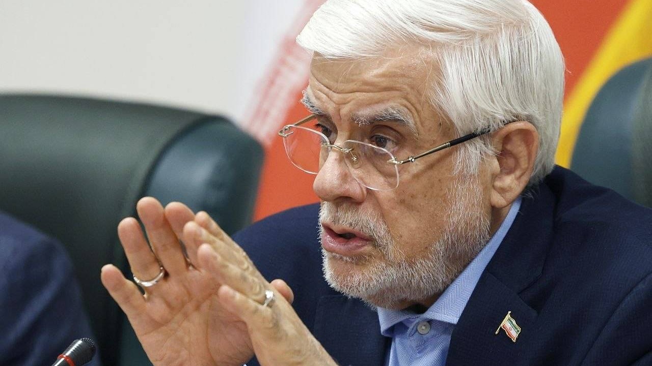 عارف: اختلافات داخلی دولت را به افکار عمومی بکشانید، عزل خواهید شد