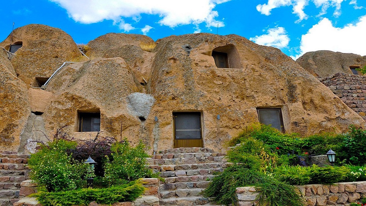 روستای هفت هزار ساله صخره‌ای کندوان در مسیر یونسکو