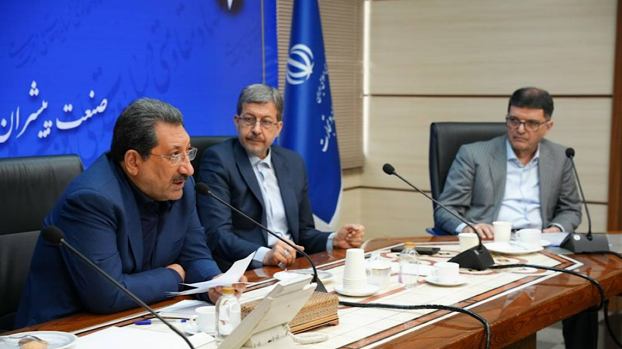 ضرورت هماهنگی میان دستگاه‌های متولی تجارت خارجی و مرزی برای تأمین مواد اولیه مورد نیاز صنایع