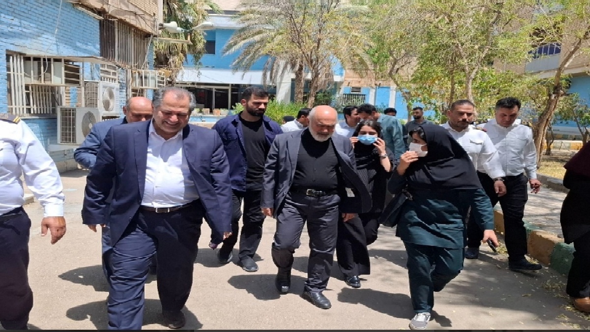 باشگاه خبرنگاران -بازدید استاندار خوزستان از خوابگاه دانشجویی آسیب‌دیده در اهواز