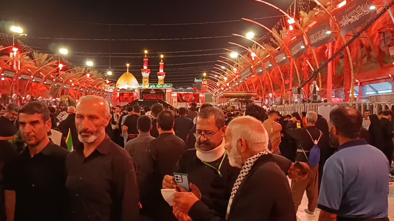 قابی به یادماندنی از حال و هوای زائران در بین الحرمین + فیلم و عکس