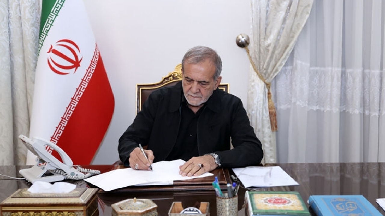 رئیس‌جمهور در پیامی درگذشت مادر شهیدان والامقام «آدمی» را تسلیت گفت