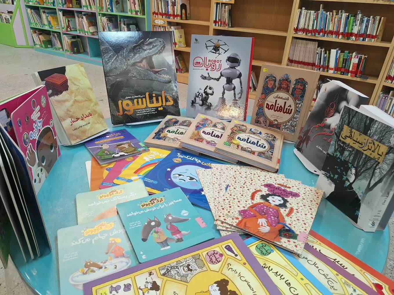 اجرای طرح سروش در فارس/ ۳ هزار نسخه کتاب به منابع کتابخانه‌های عمومی استان اضافه شد