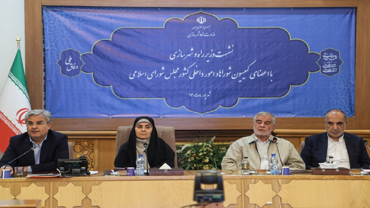 وزیر راه و شهرسازی: واگذاری ۱۳۰ هزار واحد زمین قانون جوانی جمعیت در دستور کار است