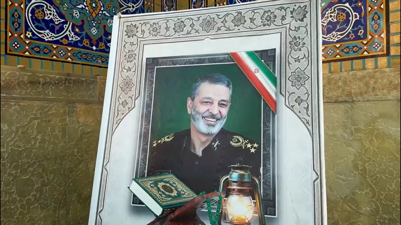 ادای احترام فرماندهان ارتش به شهید سپهبد عبدالرحیم موسوی+فیلم