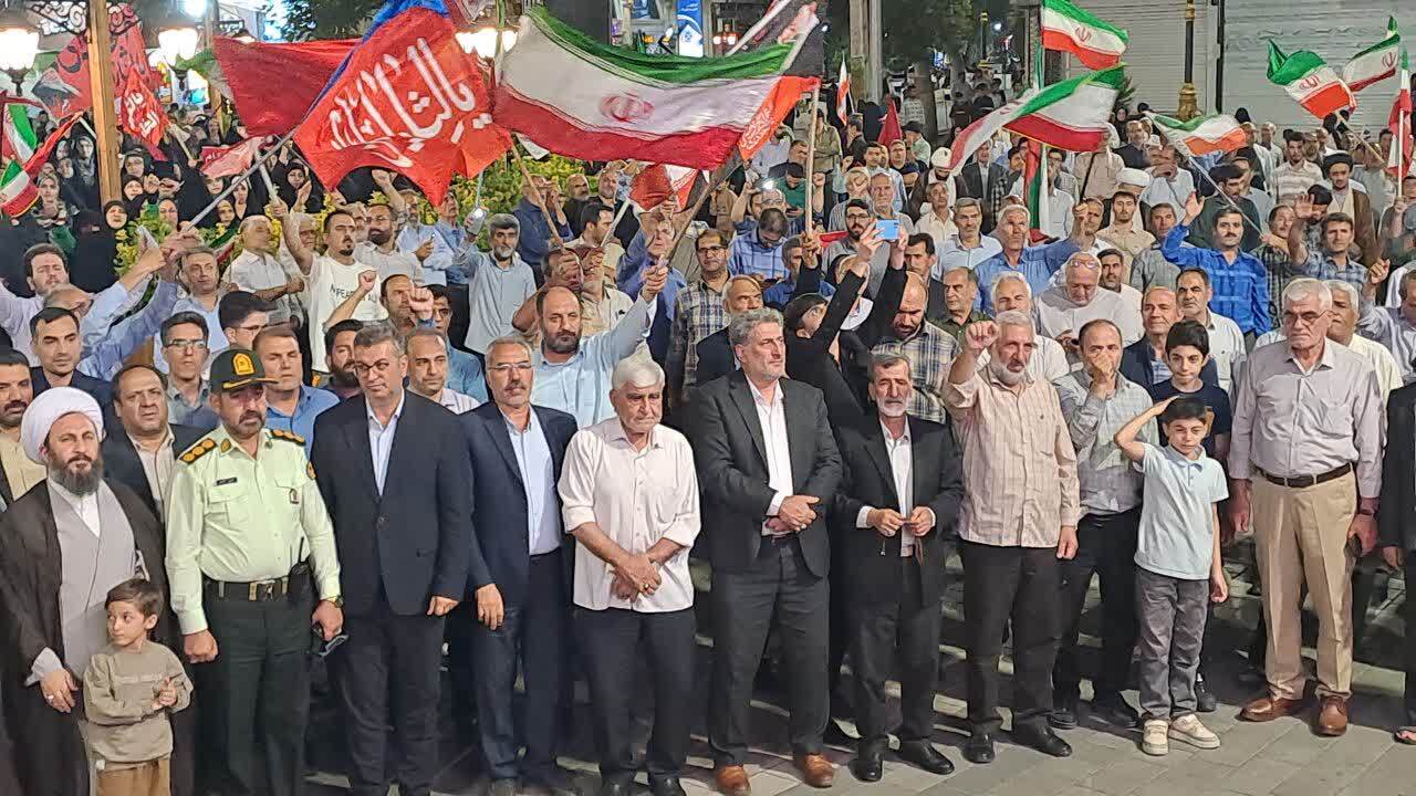 گوشههایی از تجمع مردم انقلابی خوی در میدان مقاومت گوشههایی از تجمع مردم انقلابی خوی در میدان مقاومت