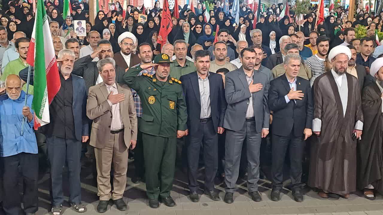 گوشههایی از تجمع مردم انقلابی خوی در میدان مقاومت گوشههایی از تجمع مردم انقلابی خوی در میدان مقاومت
