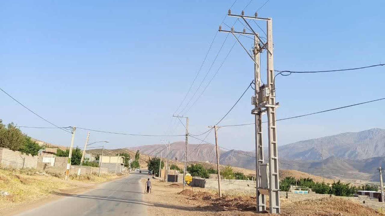 برق رسانی به سایت ۴۲ واحدی نهضت ملی مسکن در روستای قراب