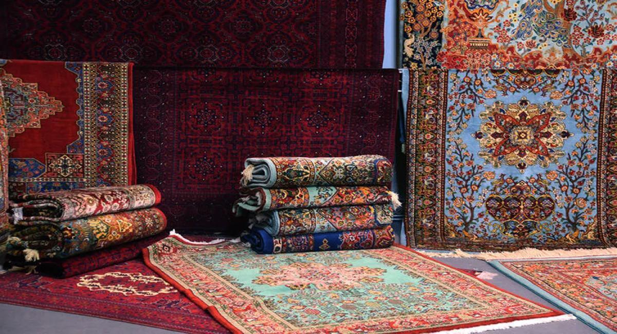 ورود فرش افغانستان و پاکستان به بازار ایران همچنان ادامه دارد