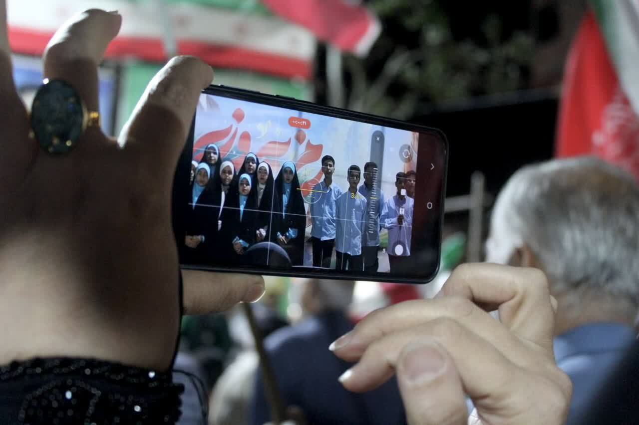 گوشههایی از همدلی و ایستادگی مردم غیور ماهدشت در میدان مقاومت گوشههایی از همدلی و ایستادگی مردم غیور ماهدشت در میدان مقاومت
