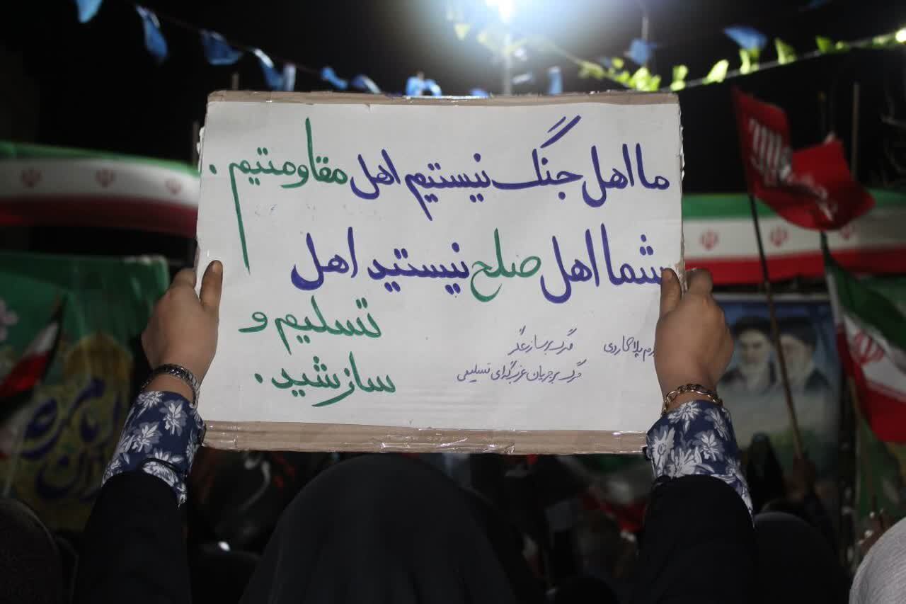 گوشههایی از همدلی و ایستادگی مردم غیور ماهدشت در میدان مقاومت گوشههایی از همدلی و ایستادگی مردم غیور ماهدشت در میدان مقاومت