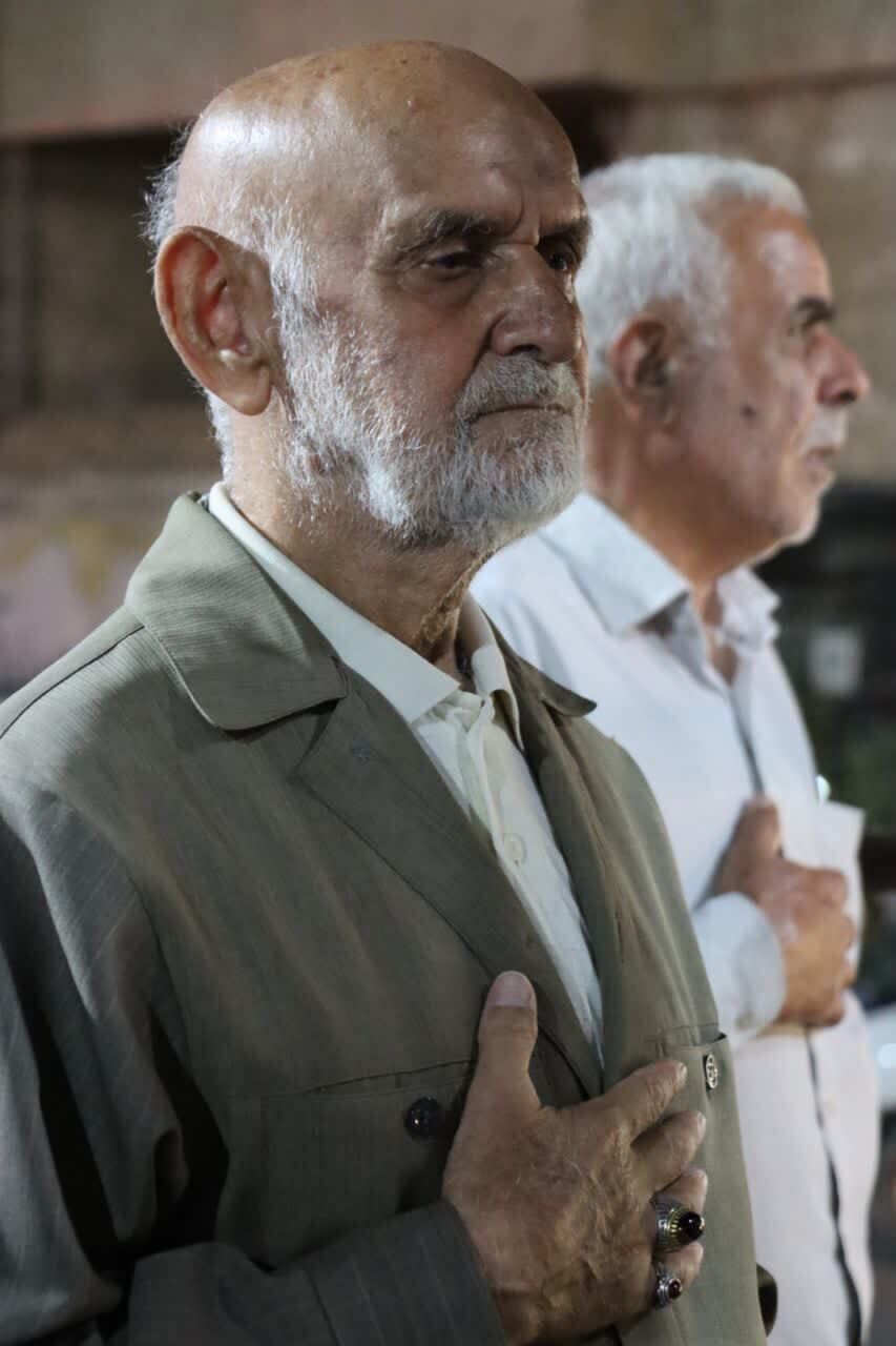 گوشههایی از همدلی و ایستادگی مردم غیور ماهدشت در میدان مقاومت گوشههایی از همدلی و ایستادگی مردم غیور ماهدشت در میدان مقاومت