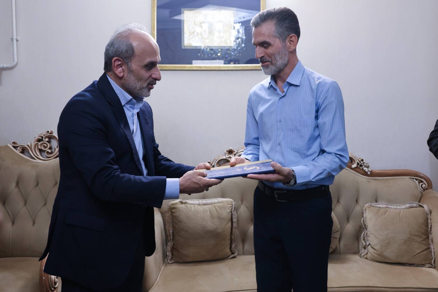 خون شهدا چراغ راه پیشرفت خون شهدا چراغ راه پیشرفت