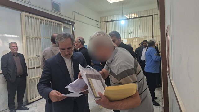 بررسی موفقیت: سحرگاه امید در زندان ماکو؛ آزادی ۱۲ زندانی در پی بازدید سرزده رئیس‌کل دادگستری | باشگاه خبرنگاران جوان - کد 86b2