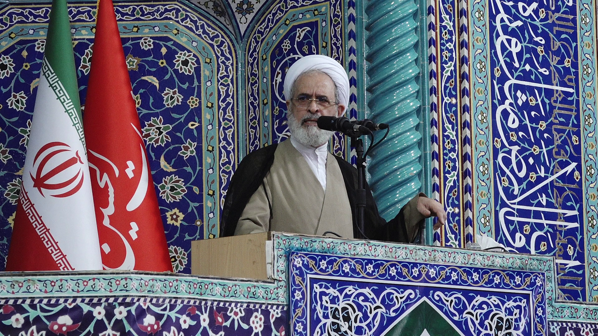 باشگاه خبرنگاران -تنگه هرمز و باب المندب، گریبان استکبار را می گیرد / برای پاکسازی چهره قم از آسیب ها، به عزم همگانی نیاز داریم