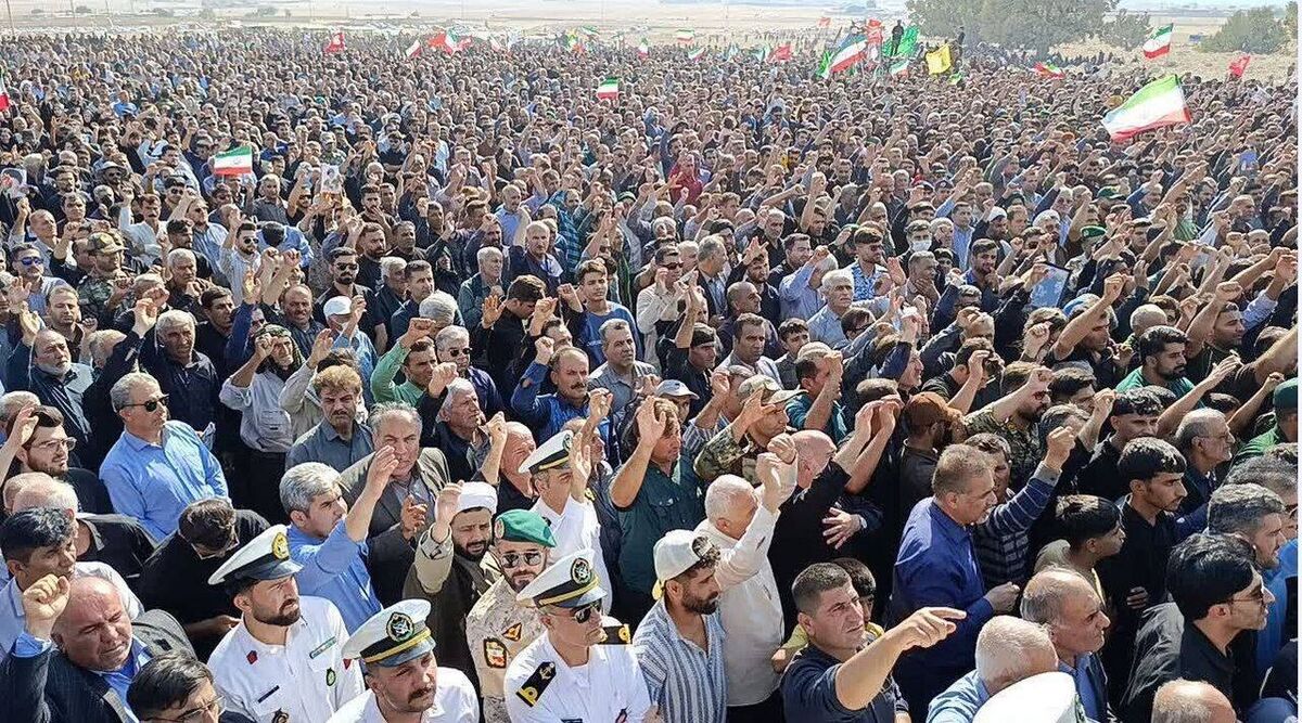 باشگاه خبرنگاران -پیکر مطهر ناوسروان شهید «سیدمالک موسوی تبار» به خاک سپرده شد