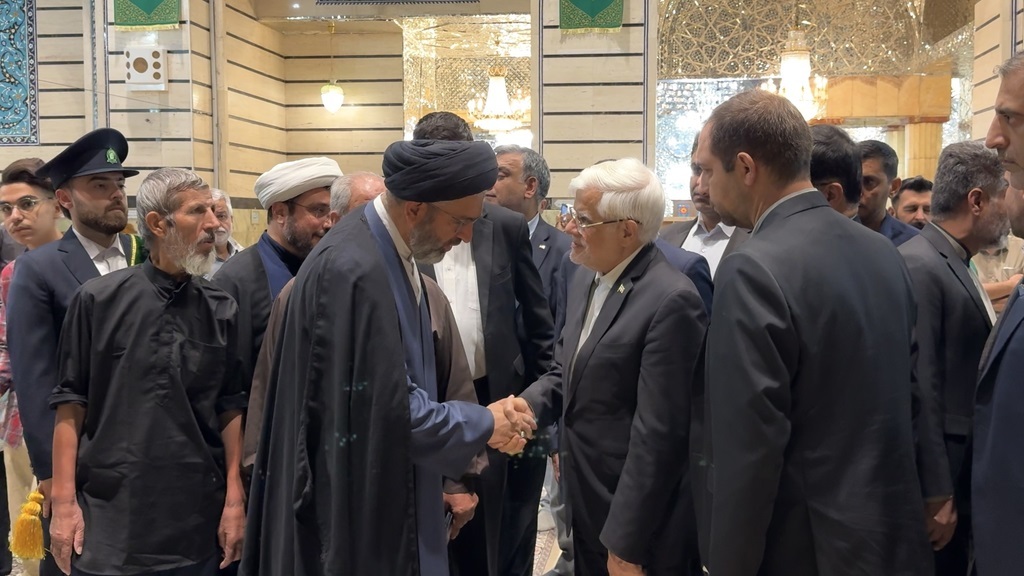 معاون اول رئیس&zwnj;جمهور به زیارت حرم بانوی کرامت مشرف شد+تصاویر