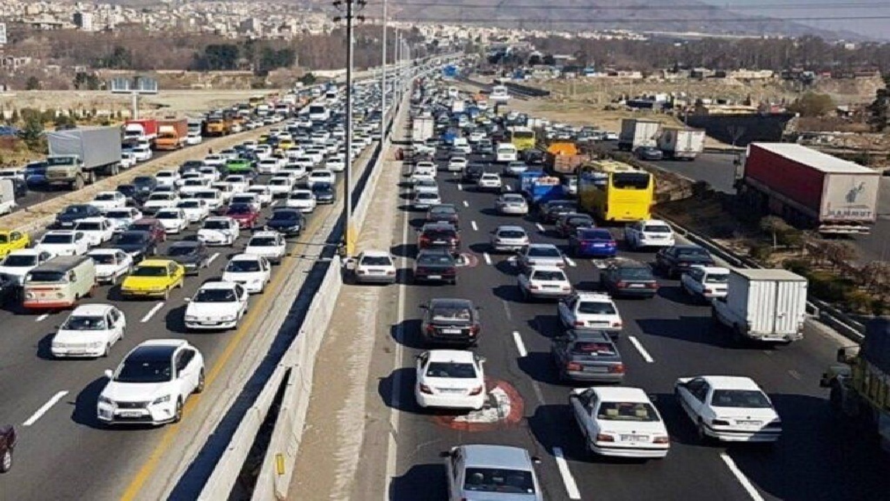ترافیک سنگین در آزادراه های البرز؛ جاده چالوس و آزادراه تهران -شمال بازگشایی شد