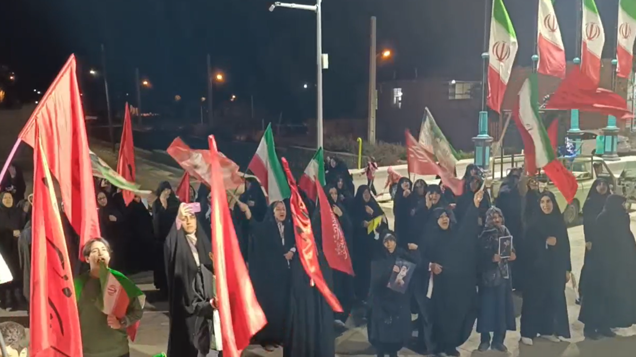 گوشه‌هایی از حضور با شکوه مردم انقلابی دیباج در میدان مقاومت + فیلم