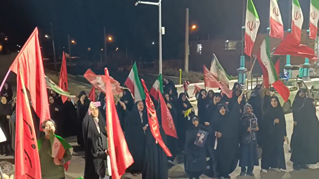 گوشه‌هایی از حضور با شکوه مردم انقلابی دیباج در میدان مقاومت + فیلم