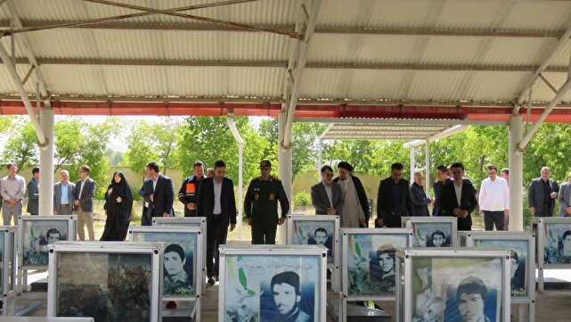 گزارش تصویری از عطرآگین شدن گلزار شهدای هریس گزارش تصویری از عطرآگین شدن گلزار شهدای هریس