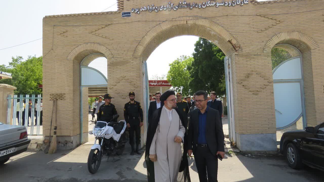 گزارش تصویری از عطرآگین شدن گلزار شهدای هریس گزارش تصویری از عطرآگین شدن گلزار شهدای هریس