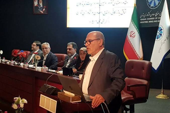 اقتصاد ایران در تنگنای پیچیده‌ای گرفتار شده است
