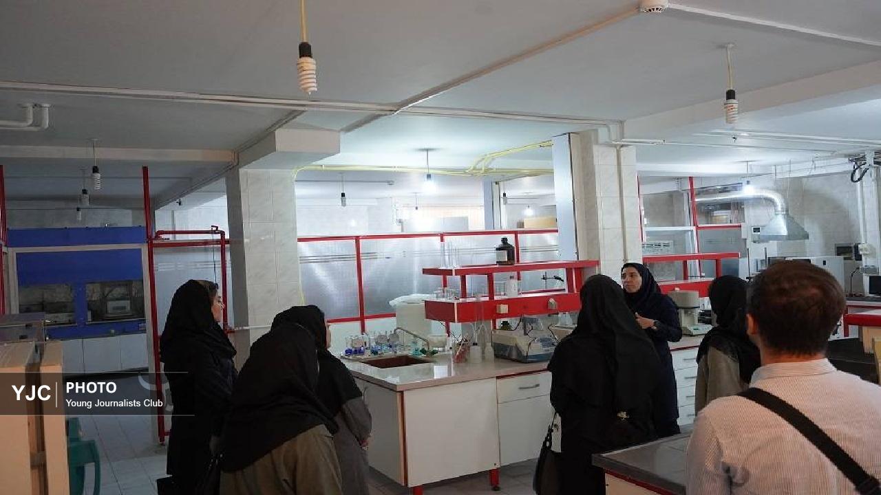 پایش کنترل کیفیت صنایع غذایی چهارمحال و بختیاری در آزمایشگاه استاندارد+تصاویر