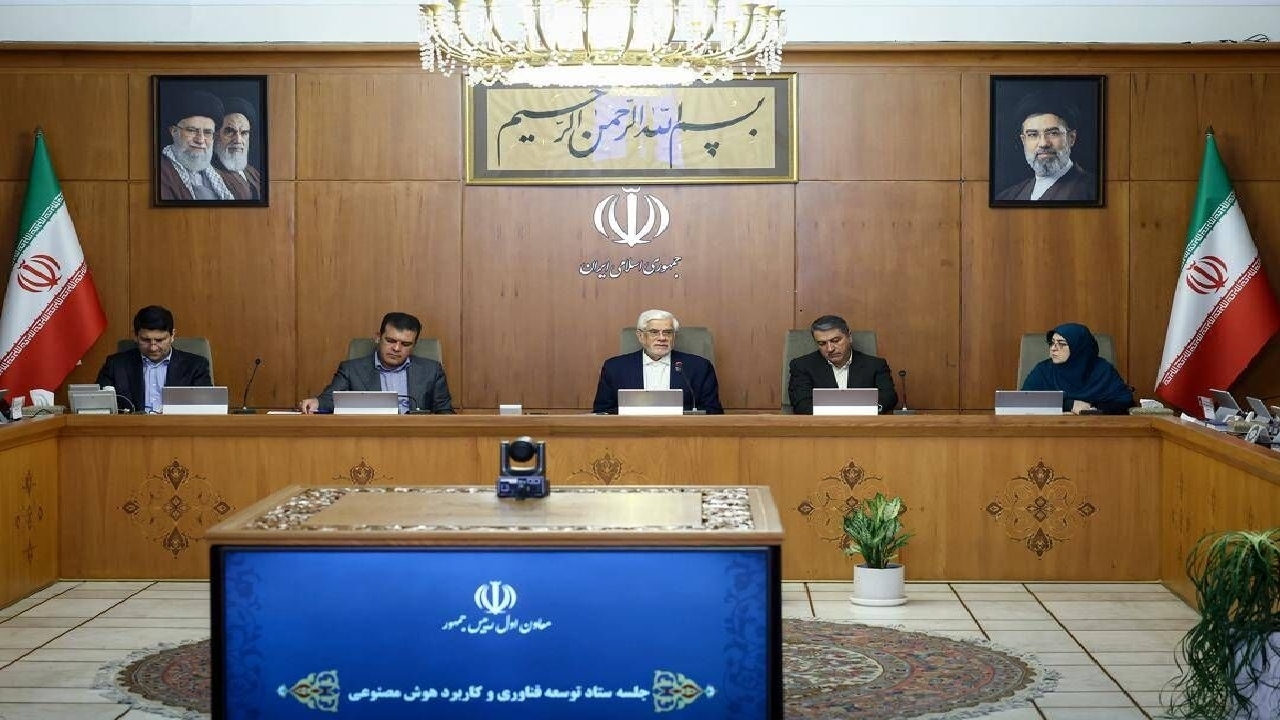 عارف: قانون ملی توسعه هوش مصنوعی سریع اجرایی می‌شود
