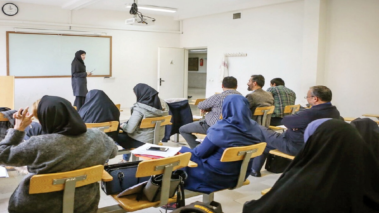 آغاز سال تحصیلی با حضور بیش از ۵۰ هزار دانشجو در لرستان؛ تأکید بر مقابله با تفرقه و بهره‌گیری از ظرفیت نخبگان