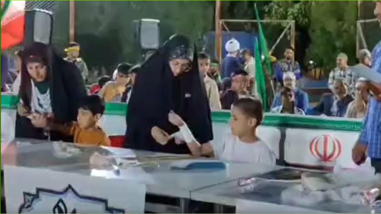 روایتی از تیم بانوانِ میدان‌دار در تجمعات شبانه شهر شهباز + فیلم