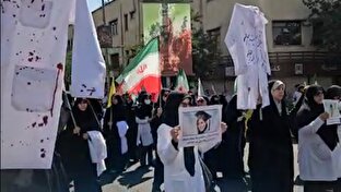 حضور دانشجویان علوم پزشکی با تصاویر هم‌کلاسی‌های شهیدشان در رزمایش «جان‌فدا» + فیلم