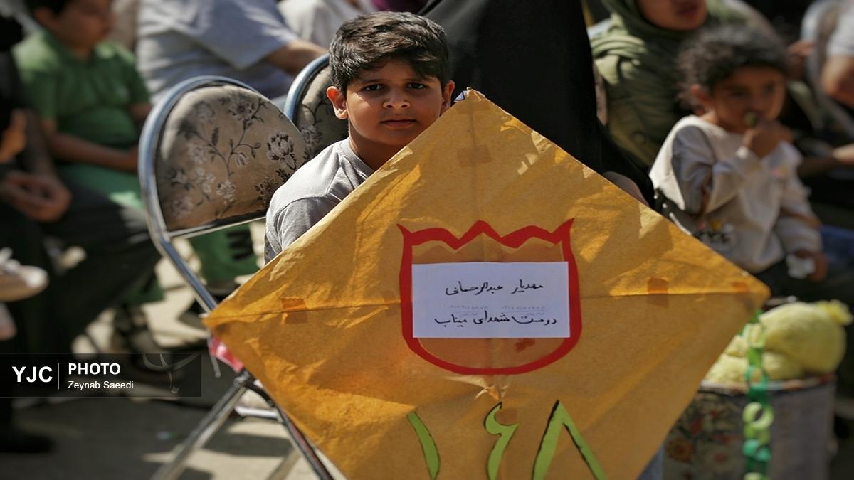 جشن بادبادک‌ها به مناسبت پایان تابستان در همدان