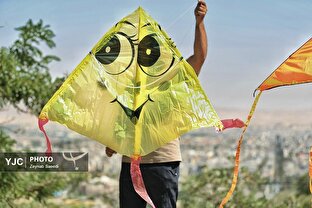 جشن بادبادک‌ها به مناسبت پایان تابستان در همدان