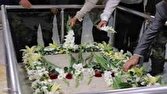 ادای احترام به مقام استاد شهریار با اهدا گل و قرائت فاتحه بر سر مزار استاد