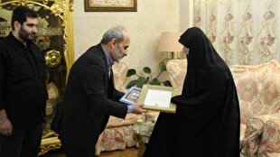 دیدار و تجلیل رئیس رسانه ملی از خانواده شهید مهدی بزرگی