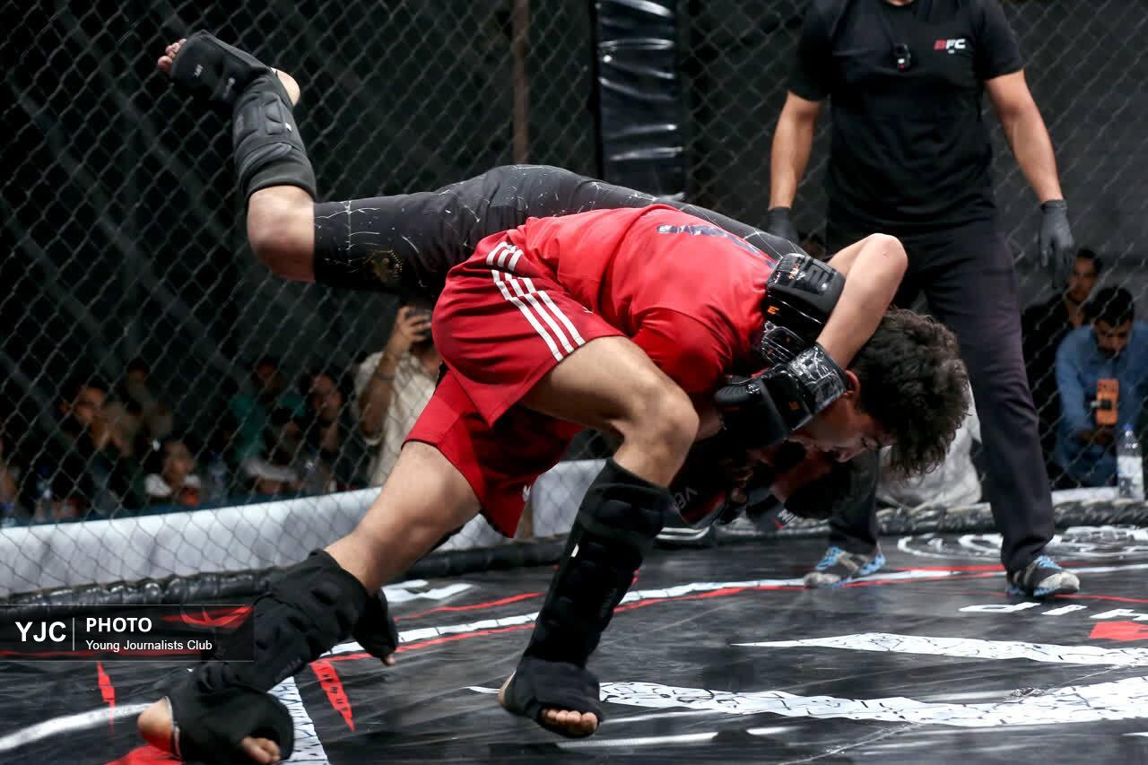 برگزاری مسابقات هنرهای رزمی ترکیبی MMA برای نخستین بار در استان قم+تصاویر