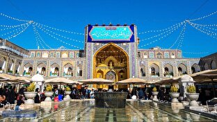 نصب کتیبه‌های ولادت امام حسن عسکری علیه السلام در حرم رضوی + فیلم