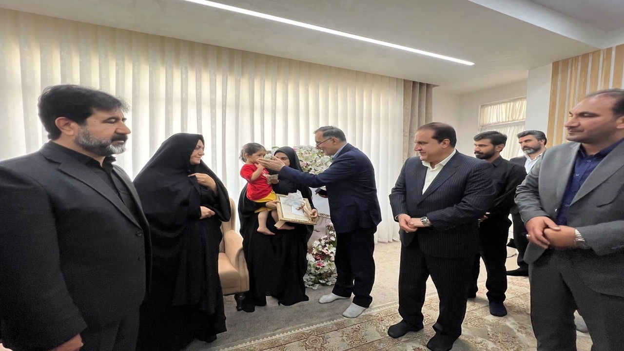 تحلیل خبر: دیدار رئیس بنیاد شهید و امور ایثارگران با خانواده شهید جنگ رمضان حمیدرضا رجبی | باشگاه خبرنگاران جوان - کد 04bb