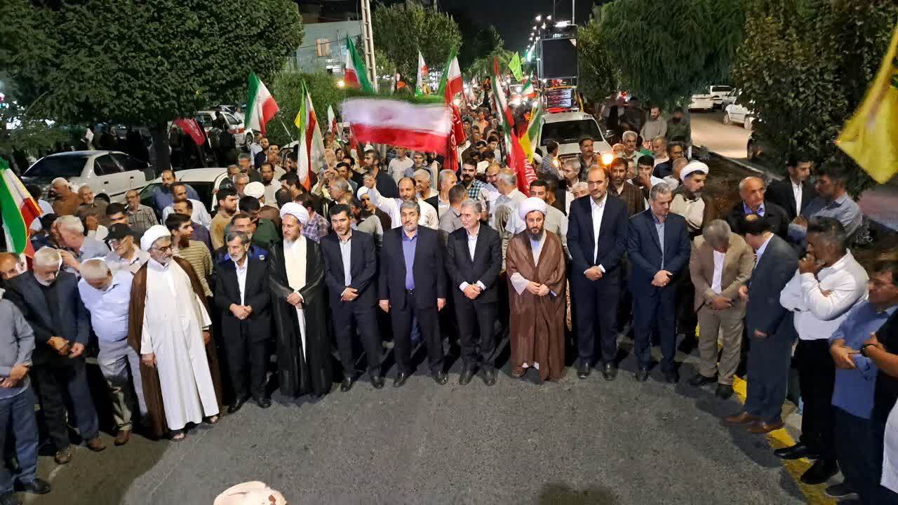 گزارش تصویری از راهپیمایی مردم خوی در قرارهای شبانه گزارش تصویری از راهپیمایی مردم خوی در قرارهای شبانه