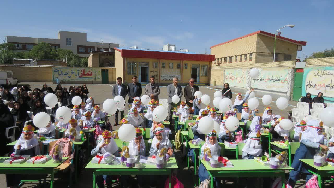 نواخته شدن زنگ شکوفه&zwnj;ها در مدارس هریس